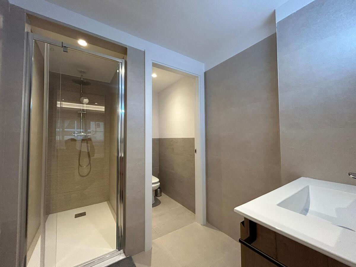 MITRA Sarria Living Suite 4 - 5